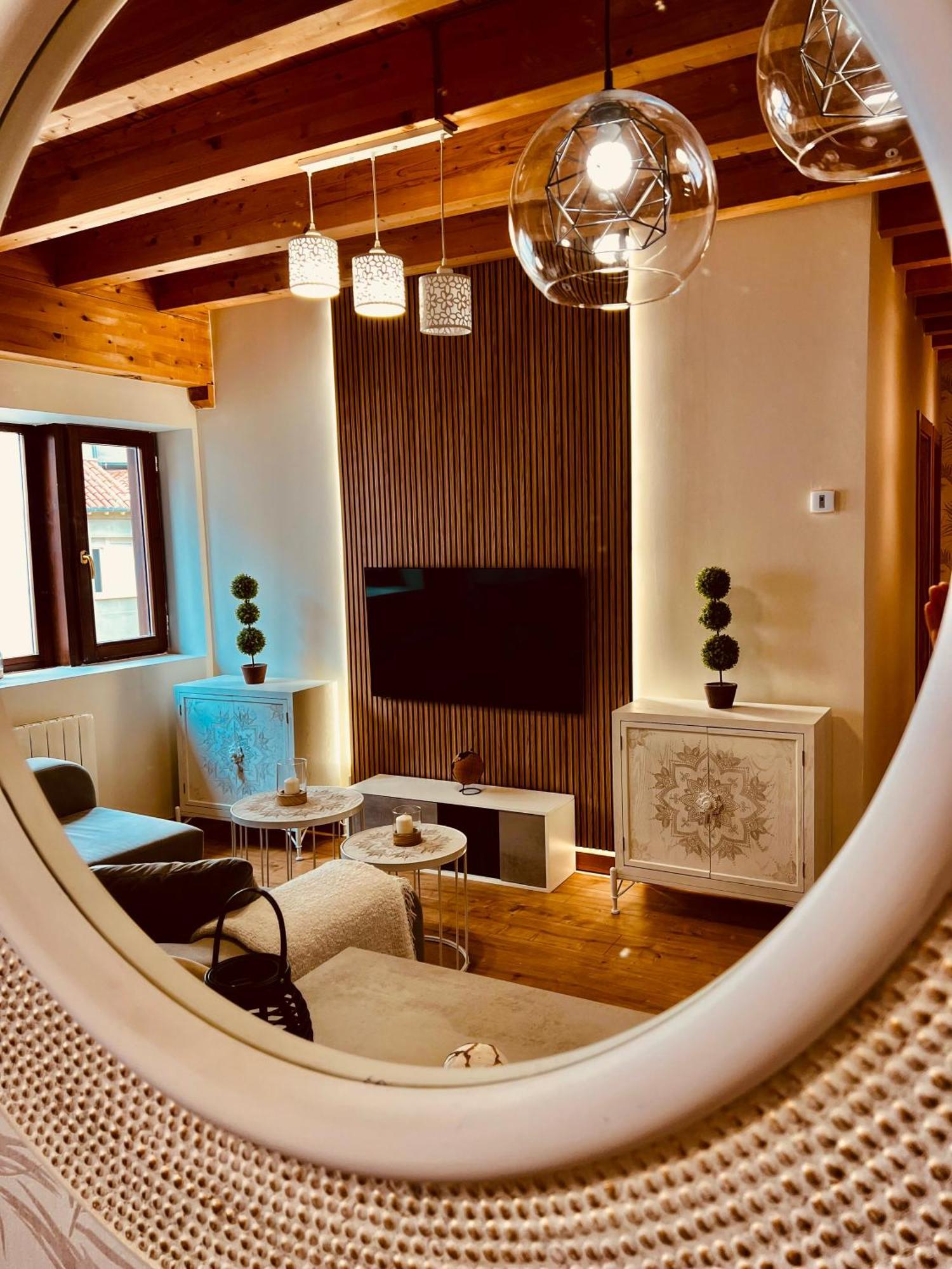 El Capricho De Claudia_ Apartamentos Burgos Catedral Екстериор снимка