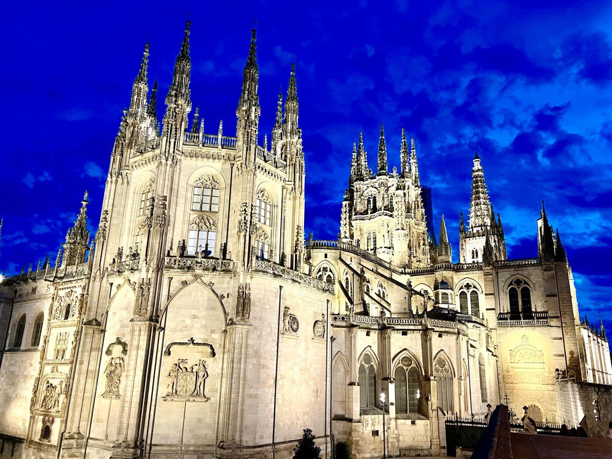 El Capricho De Claudia_ Apartamentos Burgos Catedral Екстериор снимка