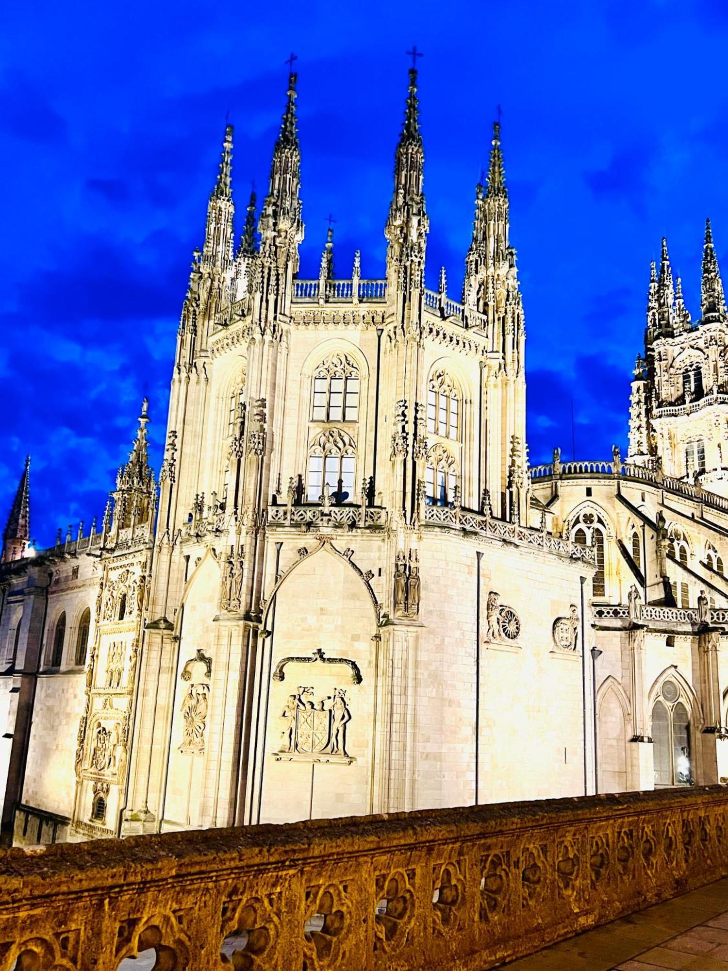 El Capricho De Claudia_ Apartamentos Burgos Catedral Екстериор снимка